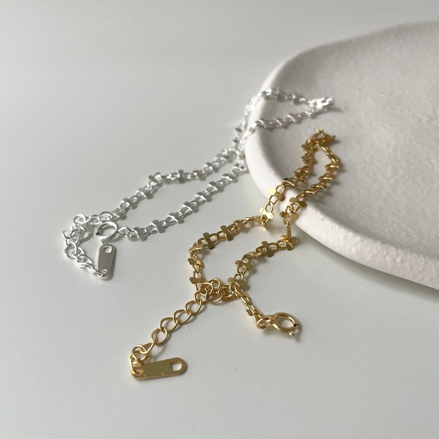 Bracciale da donna in argento sterling 925 placcato con linea intrecciata, stile minimalista