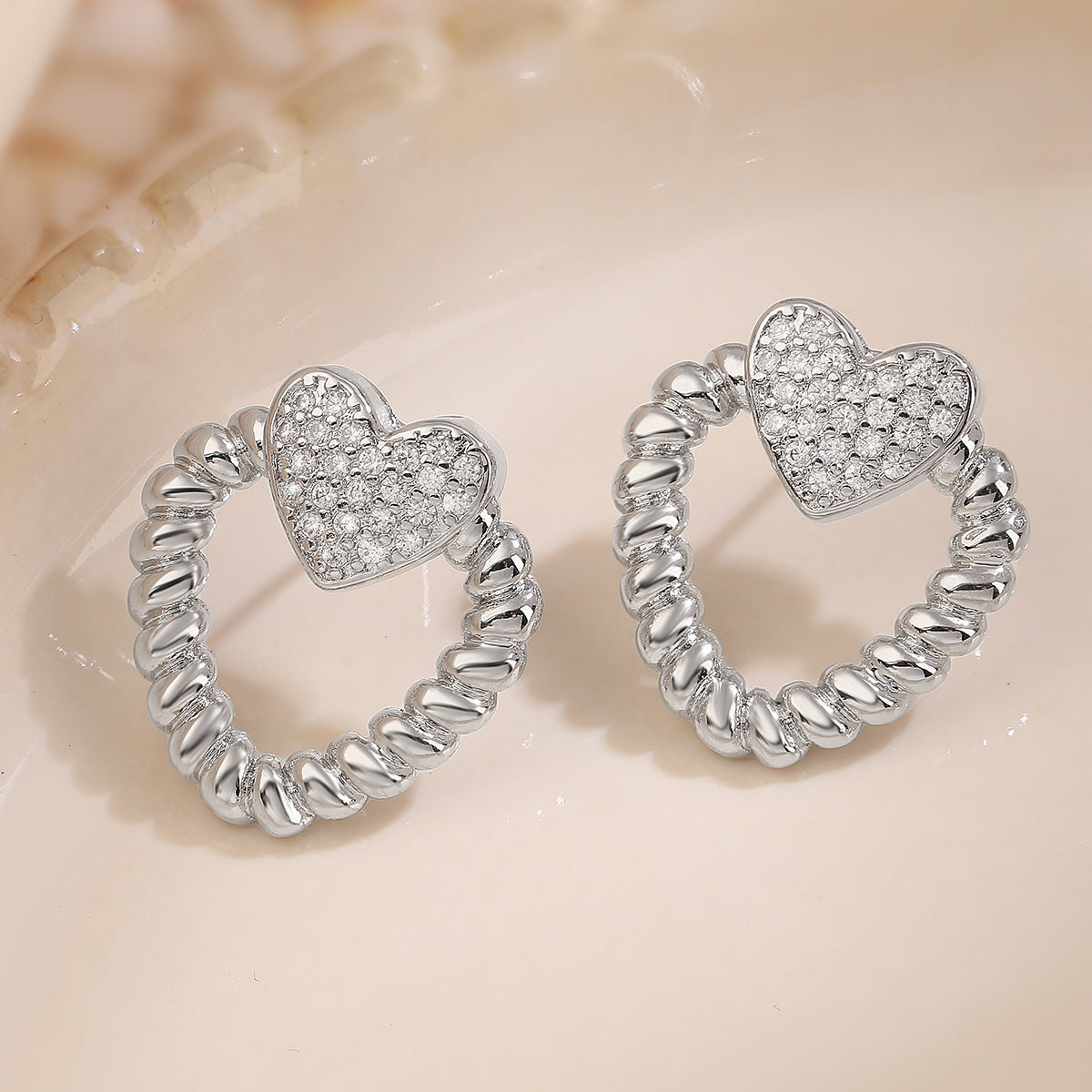 Pendientes de Cobre Minimalistas en Forma de Corazón Hueco con Baño de Oro e Incrustaciones de Circones para Mujer