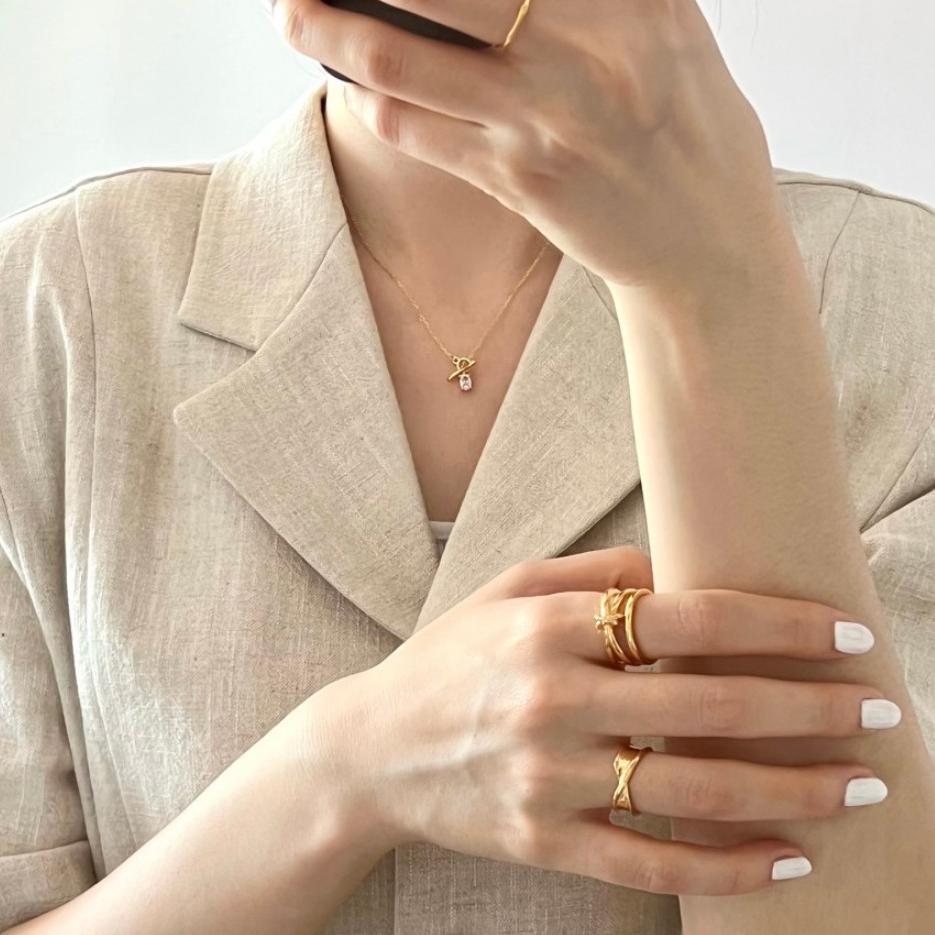 Collar minimalista dulce geométrico de plata de ley 925 con circonita cúbica y baño de oro