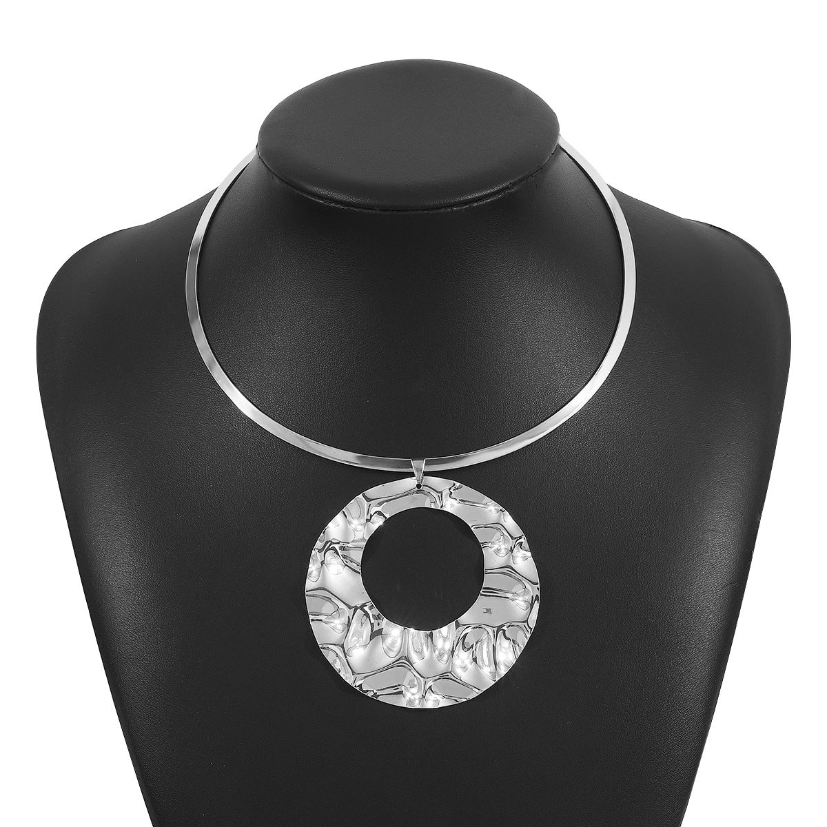 Collar colgante plisado geométrico minimalista para mujer en hierro con estilo retro lujoso