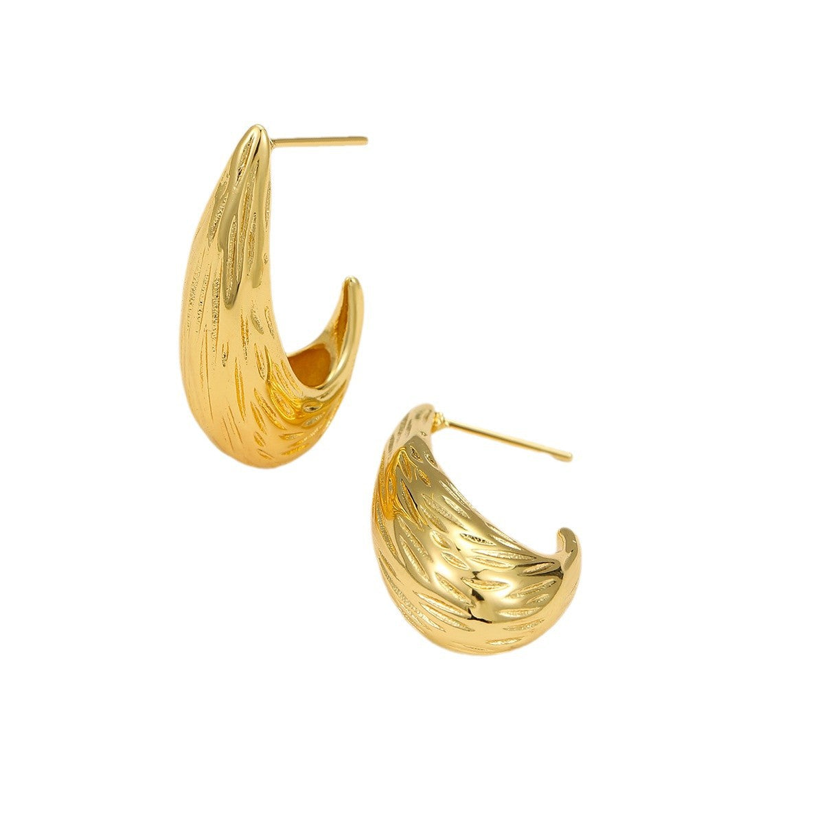 Pendientes de tachuela con textura en forma de C de acero inoxidable vintage con acabado chapado para mujer