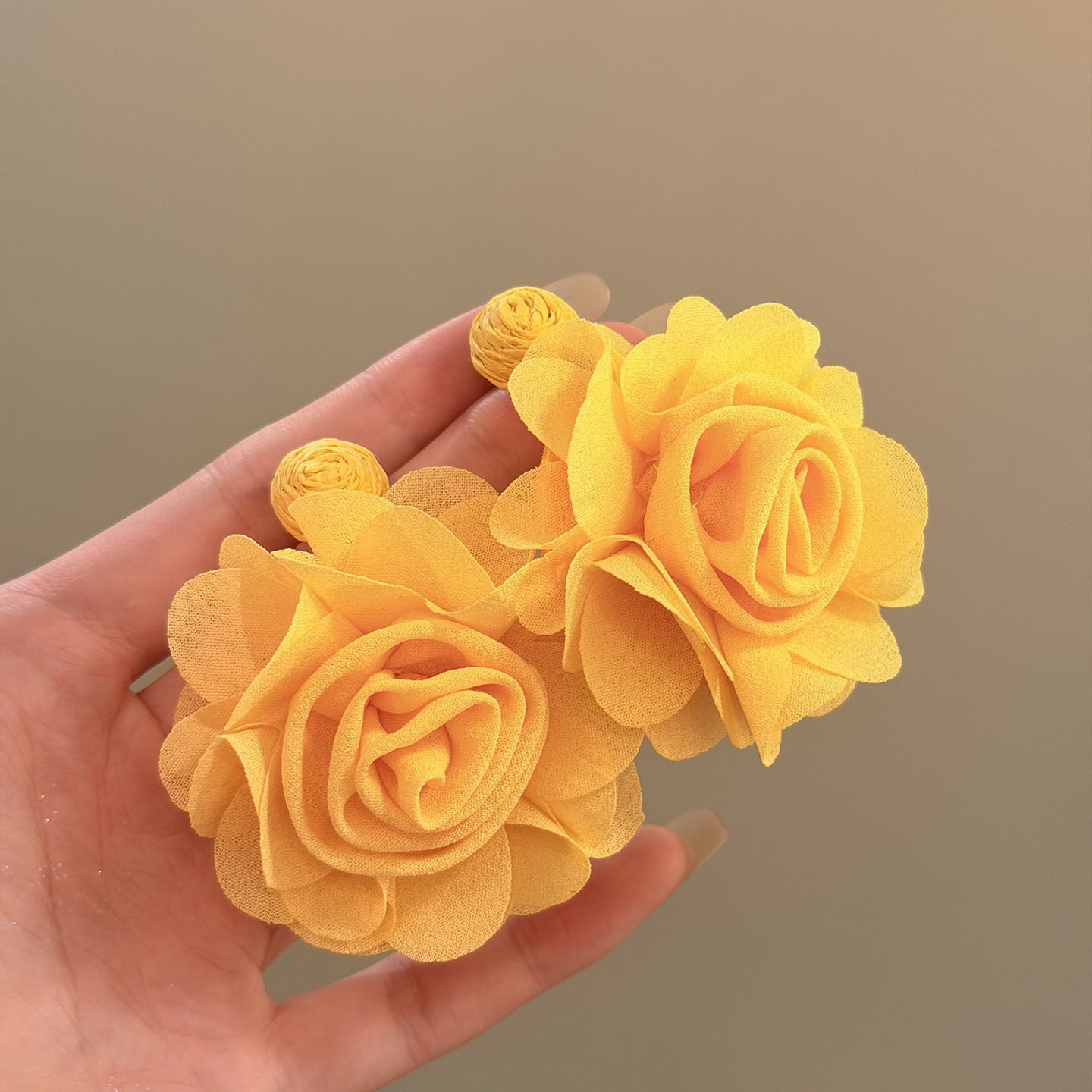 Orecchini a perno eleganti floreali in rame placcato con perni in acciaio inossidabile da donna, stile dolce e minimalista per vacanze al mare, gioielli per orecchie leggeri di lusso