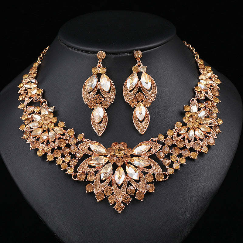 Conjunto de collar con colgante de hoja y motivos florales vintage para mujer, con base de aleación e incrustaciones de pedrería en cadena tipo O, elegante joyería nupcial