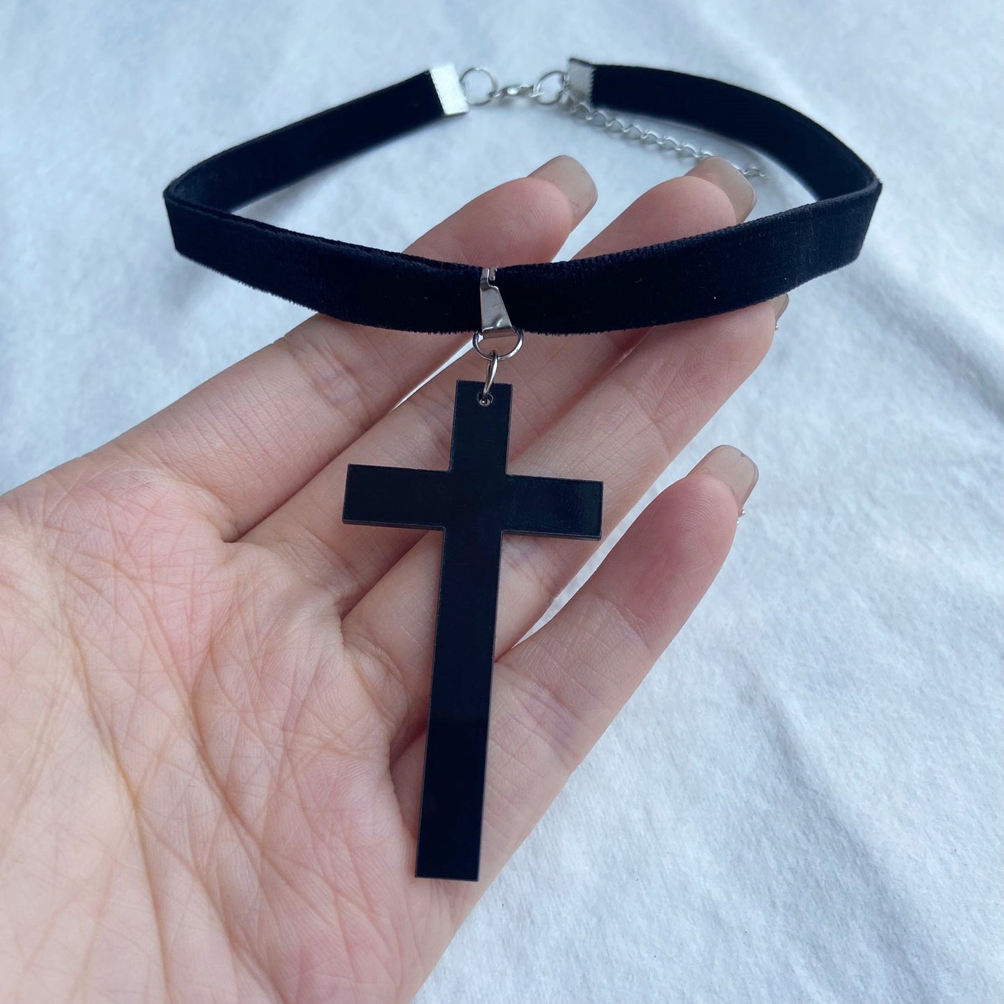 Sweet-Edgy Velvet Choker Necklace with Acrylic Star Snowflake Bat Skull Heart Pendant in Geometric and Insect Shapes