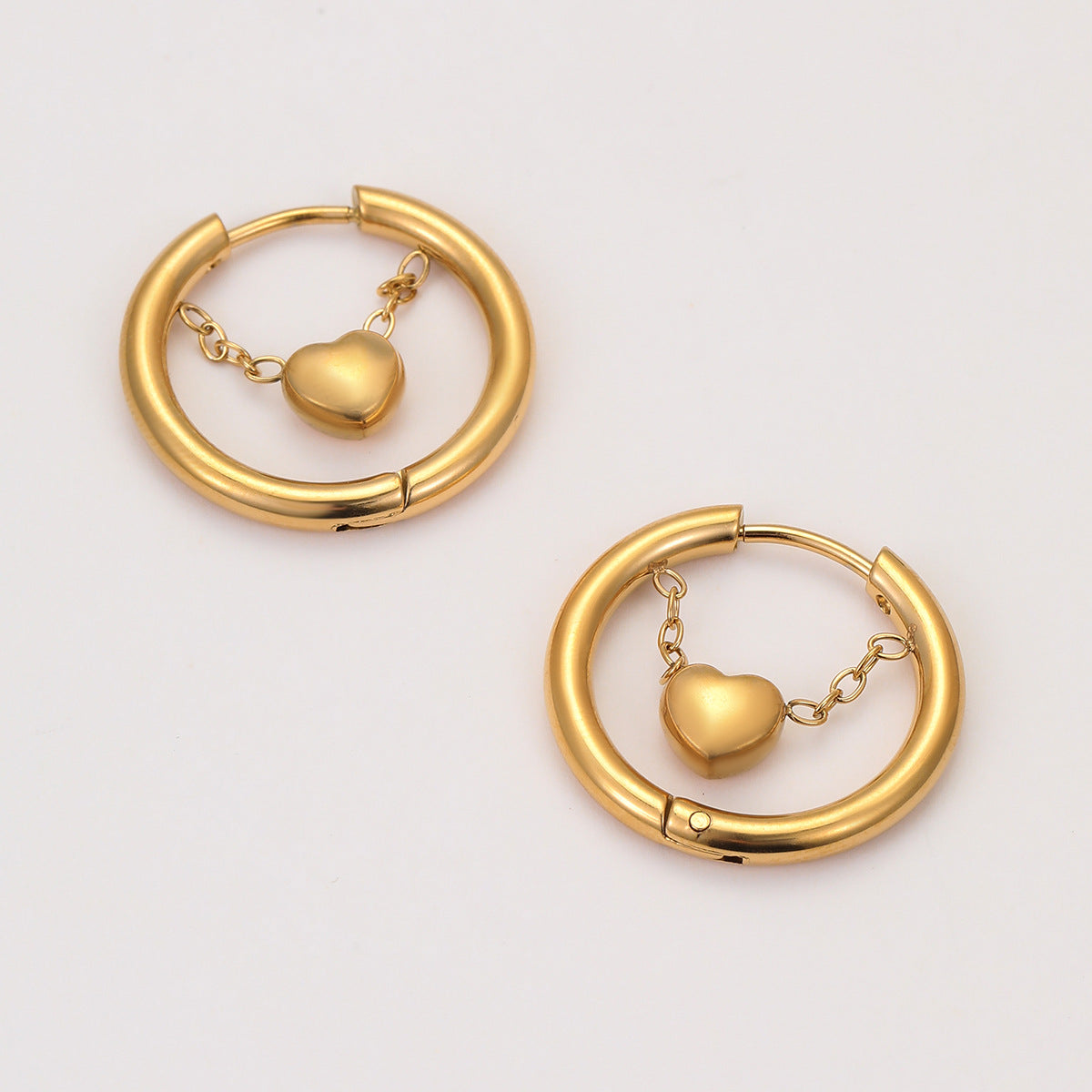 Orecchini a forma di cuore da donna in stile retrò europeo in acciaio inossidabile galvanizzato con design geometrico