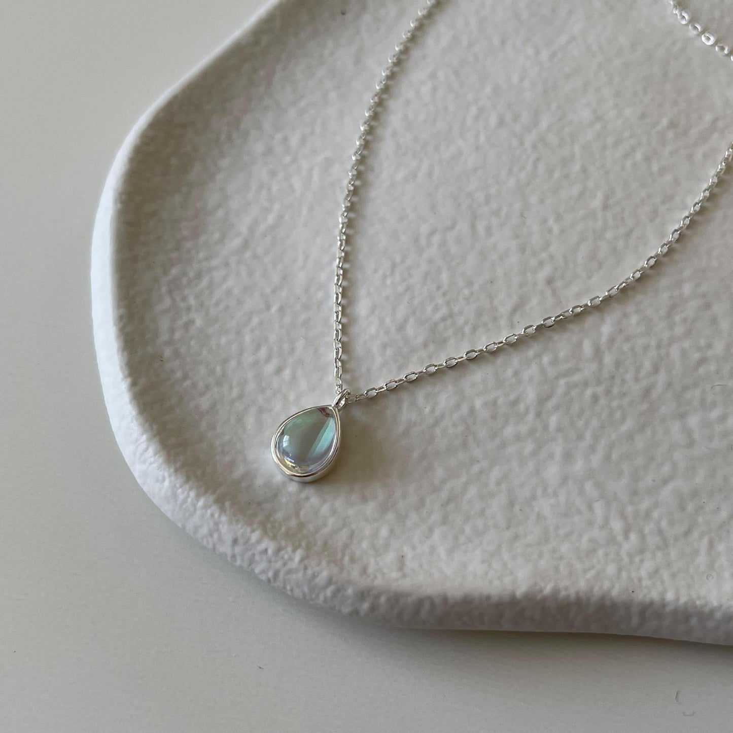 Minimalist Teardrop Pendant Necklace in 925 Sterling Silver with Gold Plating on Beaded Chain