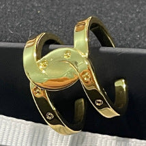 Aretes de letra chapados en oro dulce de lujo de latón con postes de plata esterlina 925 para mujer