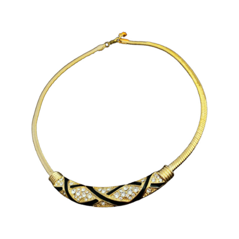 Collar de cadena de serpiente de cobre chapado con forma de arco geométrico vintage para mujer con incrustaciones de diamantes de imitación