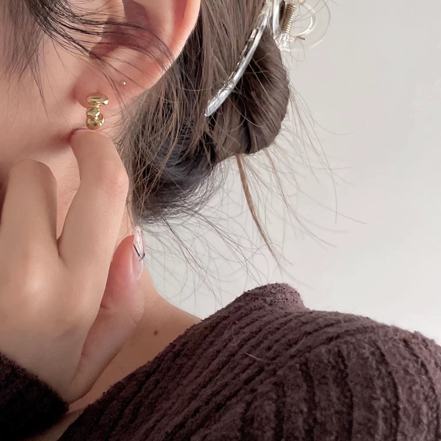 Orecchini a perno da donna a forma di goccia minimalista in argento sterling 925 con intarsio di perle