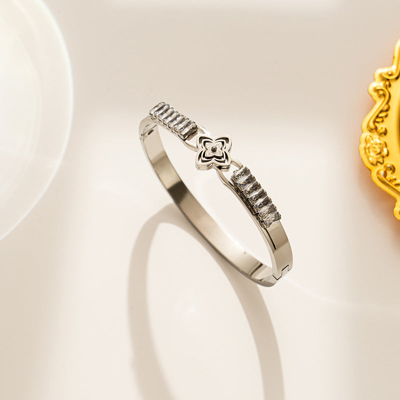 Bracciale Minimalista di Lusso in Acciaio al Titanio con Intarsio di Strass per Donna, Accessorio Moda in Acciaio Inossidabile Placcato Sottovuoto