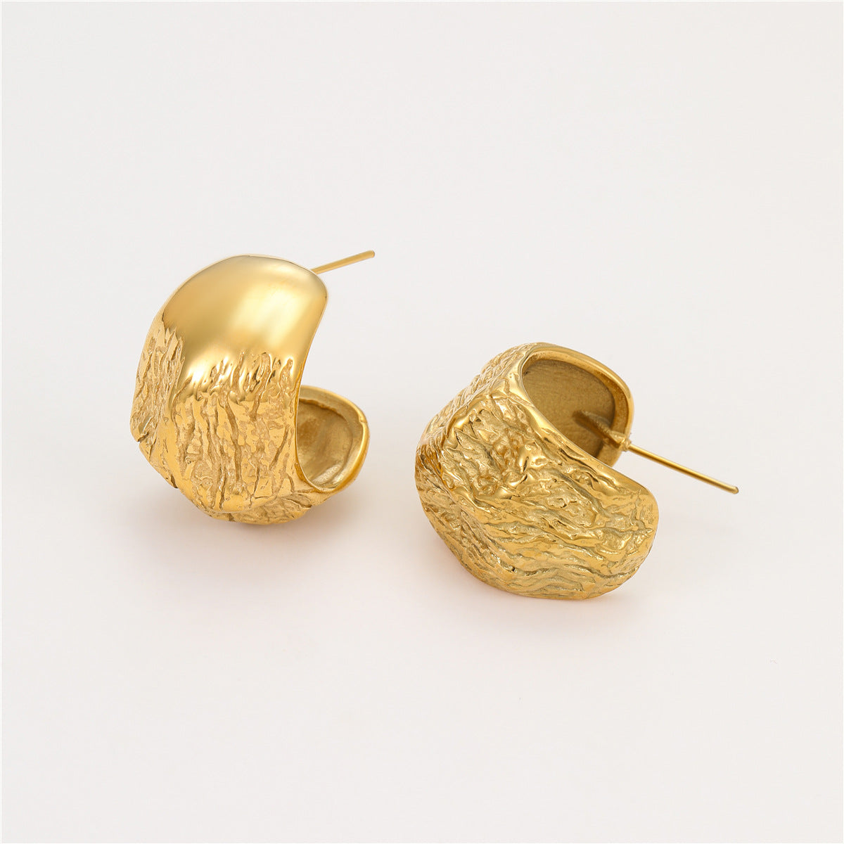 Collana da donna minimalista geometrica con texture martellata in acciaio inossidabile con ciondolo placcato oro 18 carati