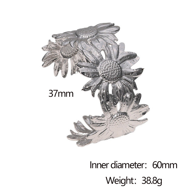 Minimalist Luxury 18K Gold Plated Stainless Steel Floral Bracelet for Women