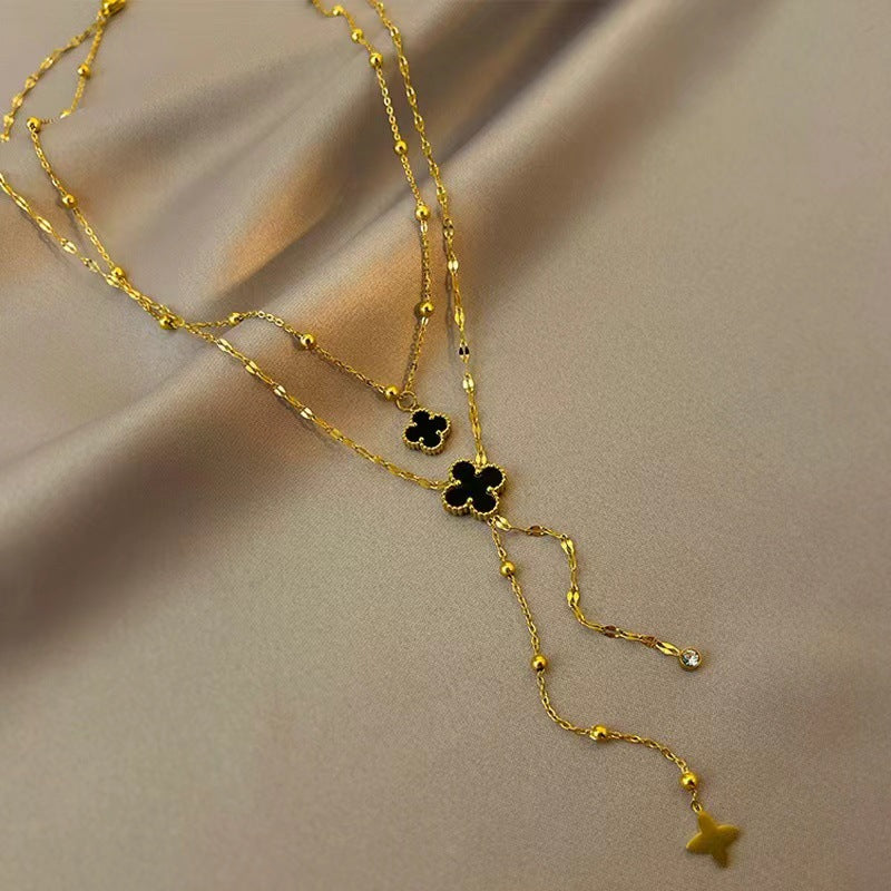 Luxury Minimalist Clover Pendant Necklace in Titanium Steel with Gold Plating on Wavy Chain for Women