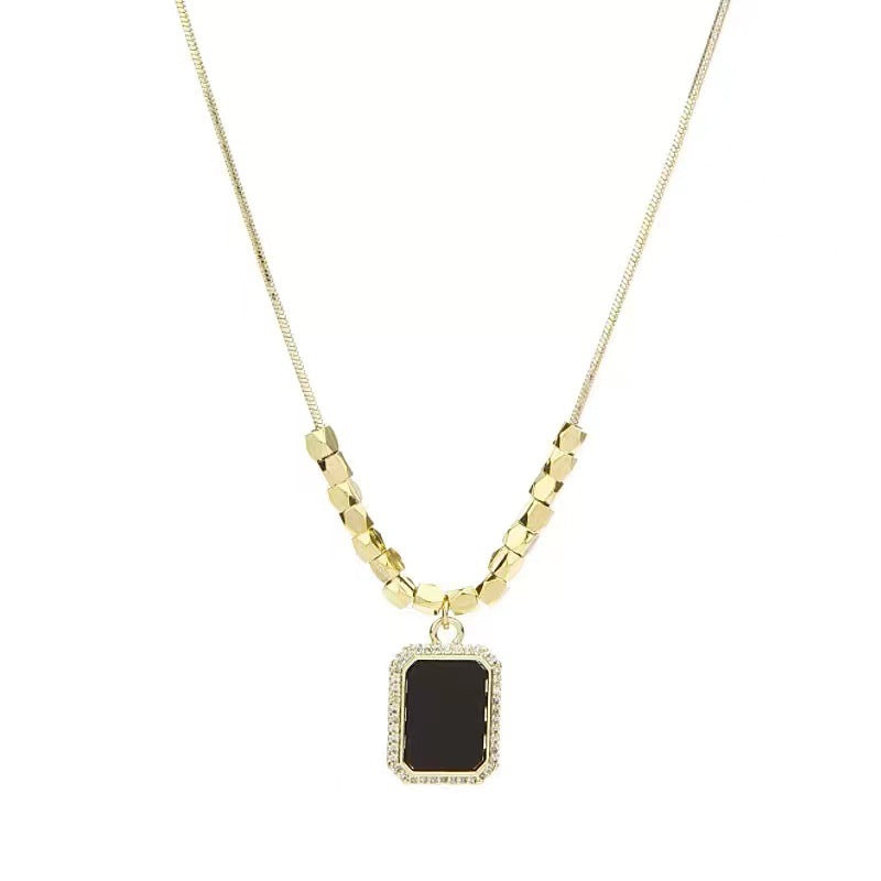 Collar con colgante minimalista de acero de titanio negro para mujer con incrustaciones de diamantes de imitación, delicada cadena de clavícula para primavera y verano
