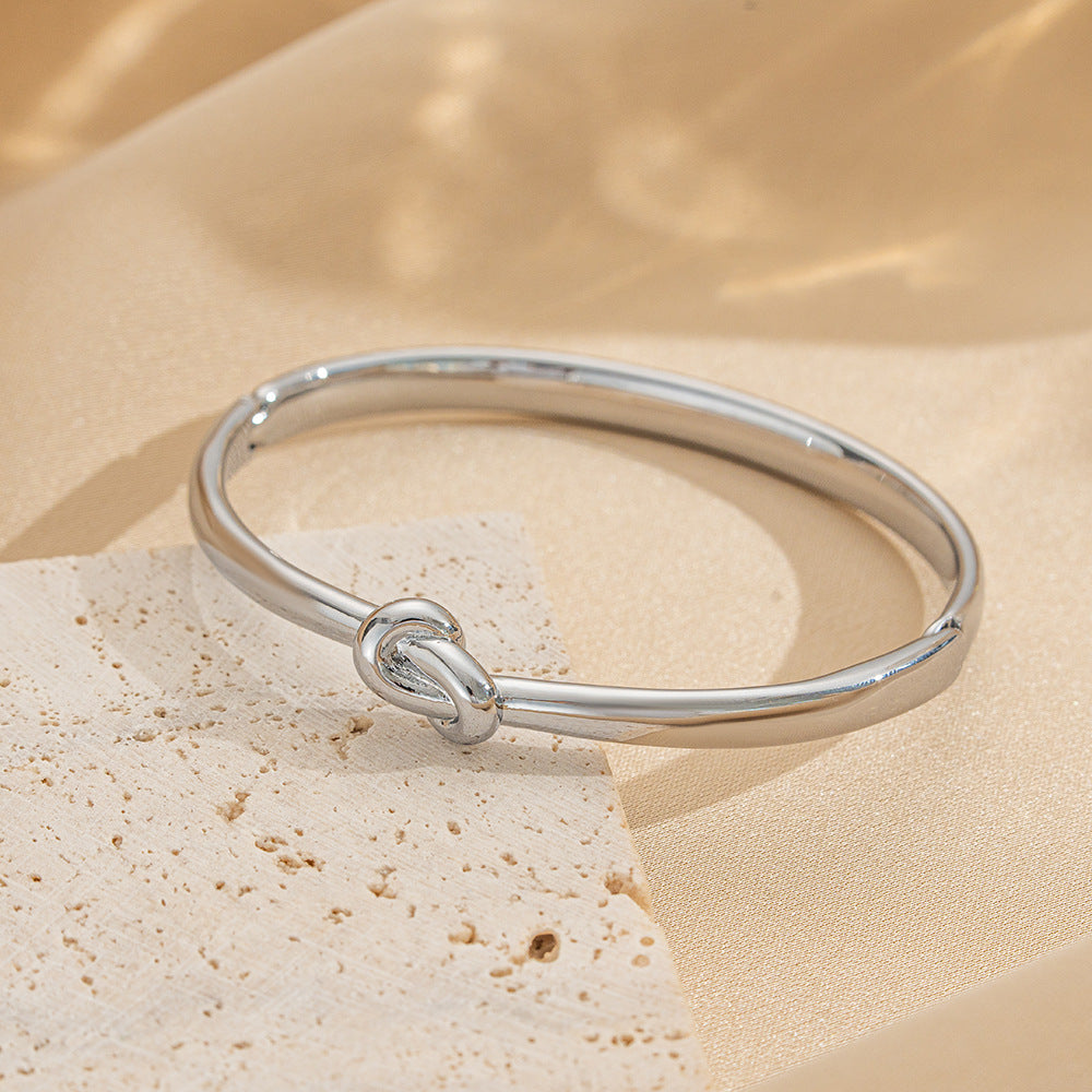 Minimalist Elegant Knoted Heart-Shaped Stainless Steel Bracelet with Vacuum Plating for Sensitive Skin