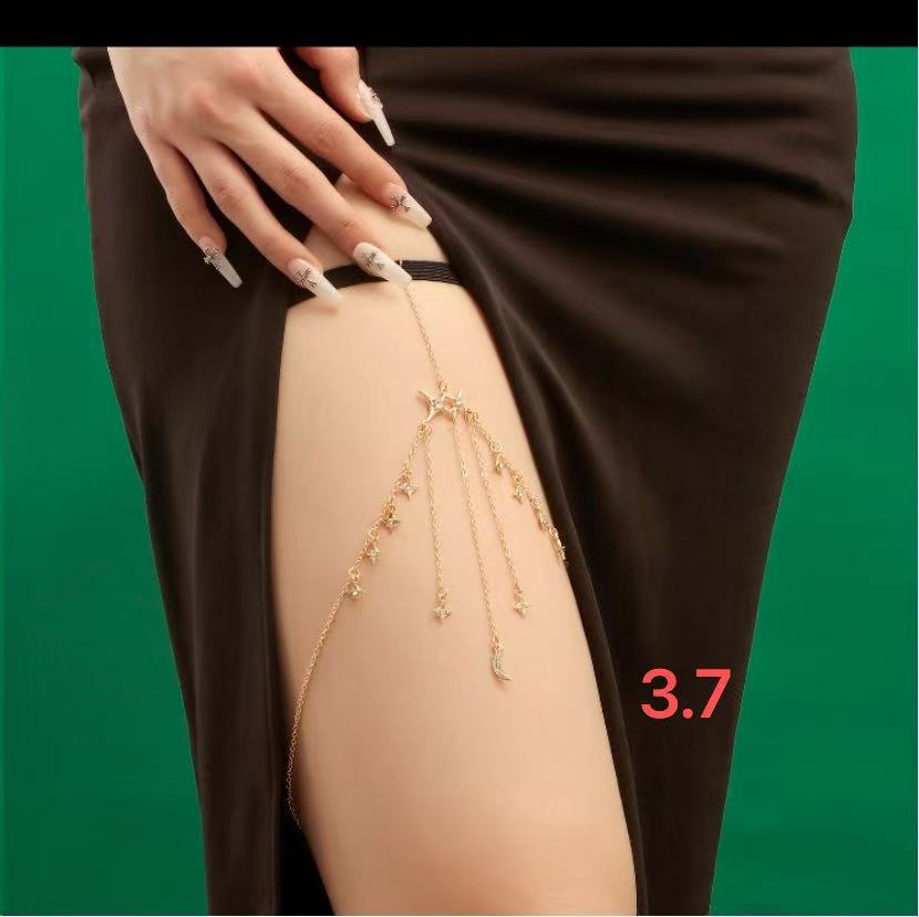 Elegant Heart-Shaped Rhinestone Anklet for Women Made of Alloy with Stretch Cord Design