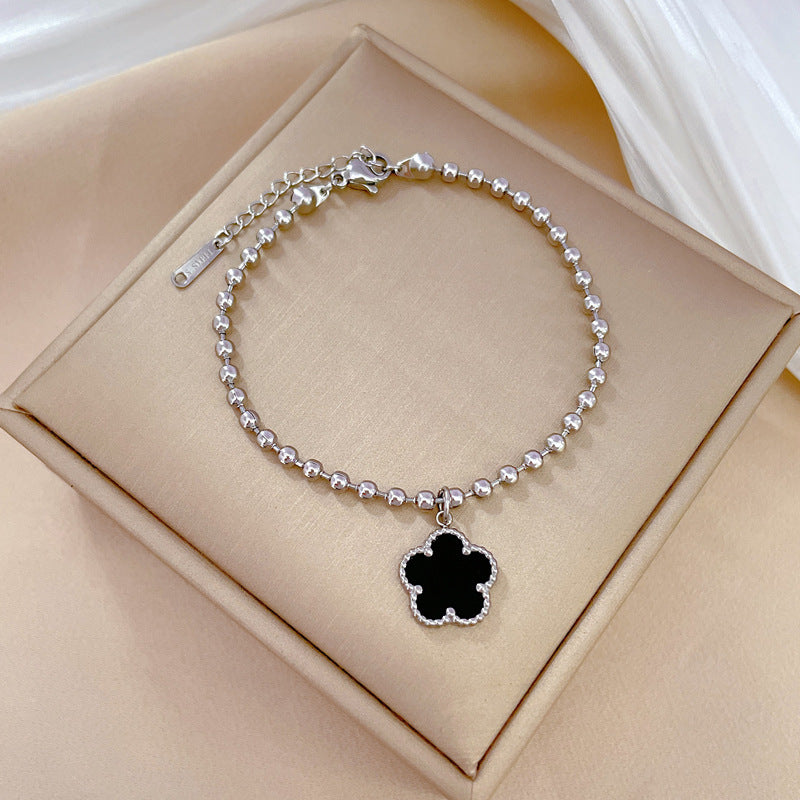 Pulsera de mano ondulada con cuentas de trébol para mujer de acero titanio chapado en oro vintage minimalista
