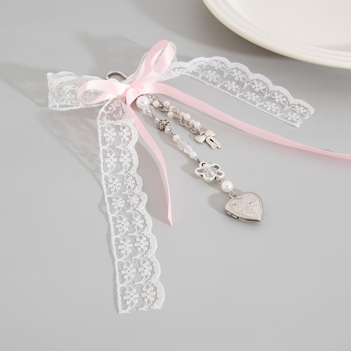 Sweet Minimalist Alloy Heart Teardrop Charm Bar with Bowknot for Bags