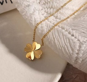 Natural Style Clover Pendant Necklace for Women in Titanium Steel with O-Chain Design for Sweater Layering