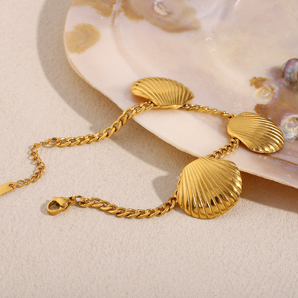 Fashionable Minimalist Scallop-Shaped Stainless Steel Plated 18K Gold Bracelet for Women