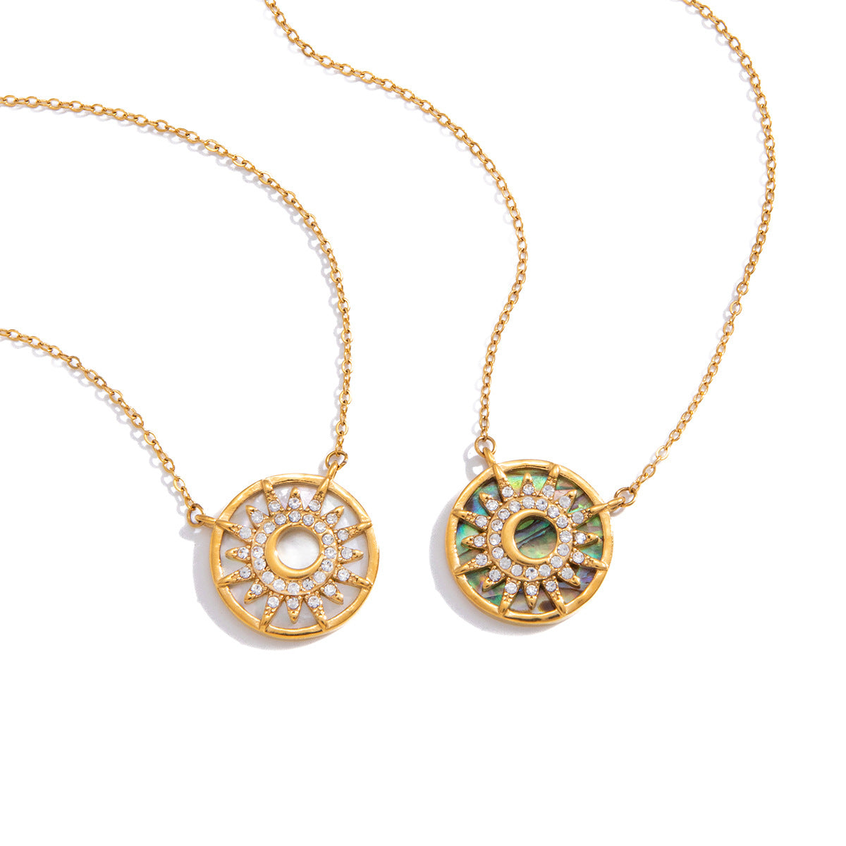 Collana pendente con sole geometrico minimalista con strass e intarsio in madreperla, catena in acciaio inossidabile placcato oro PVD da donna