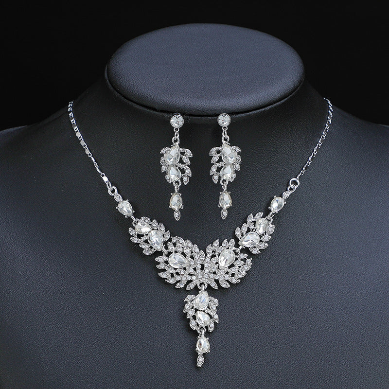 Ethnic Style Floral Pendant Necklace and Earrings Set in Alloy with Plated Finish for Women