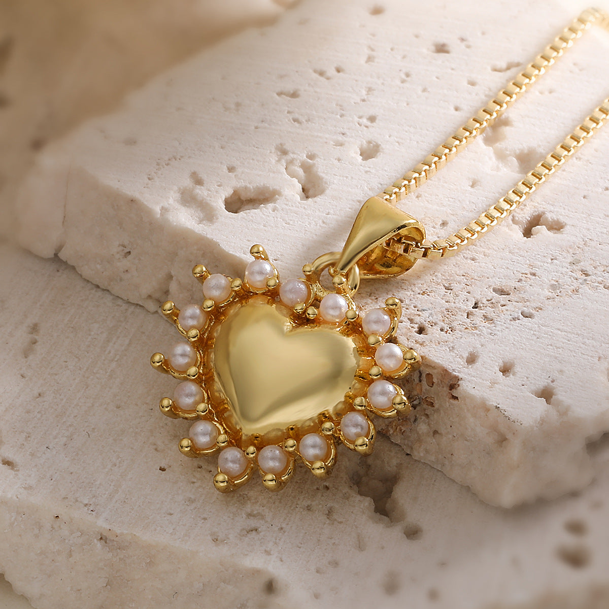 Minimalist Luxury Gold Plated Brass Heart Cubic Zirconia Pendant Necklace for Women