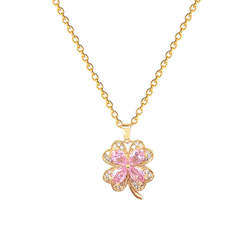 Collar con colgante de trébol de dibujos animados para mujeres y hombres en acero inoxidable con incrustaciones de diamantes de imitación y acabado chapado