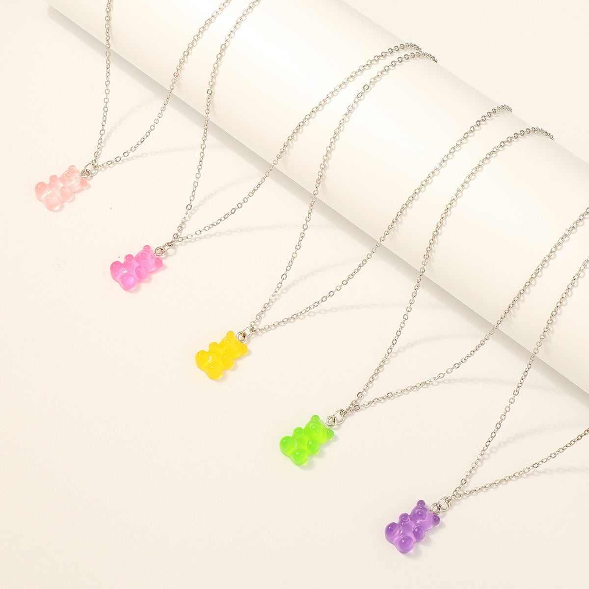 Collar de resina con forma de oso lindo estilo bohemio para niños con cadena de serpiente