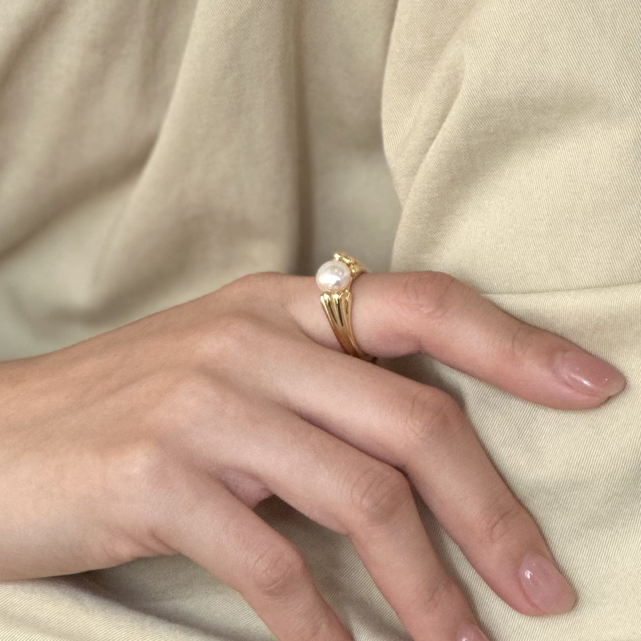 Anillo de plata de ley 925 con forma de corazón minimalista y detalles geométricos para mujer