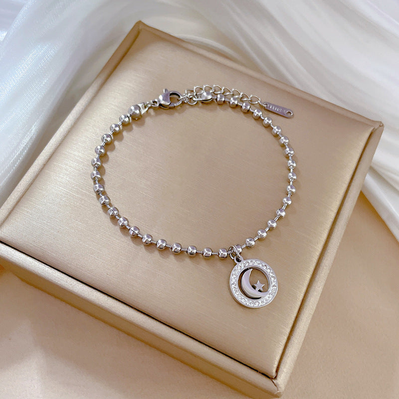 Bracciale Pendente Vintage Stella e Luna da Donna in Acciaio al Titanio Placcato Oro con Perline