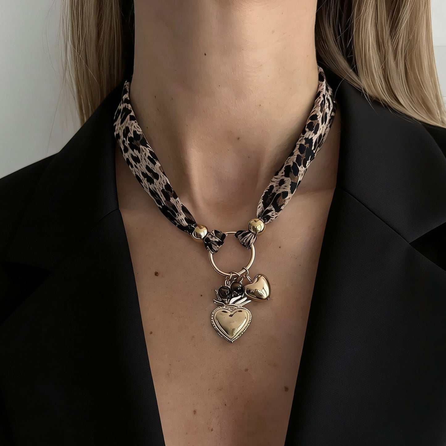 Vintage Leopard Print Resin Heart Pendant Necklace with Pearl and Alloy Details for Women