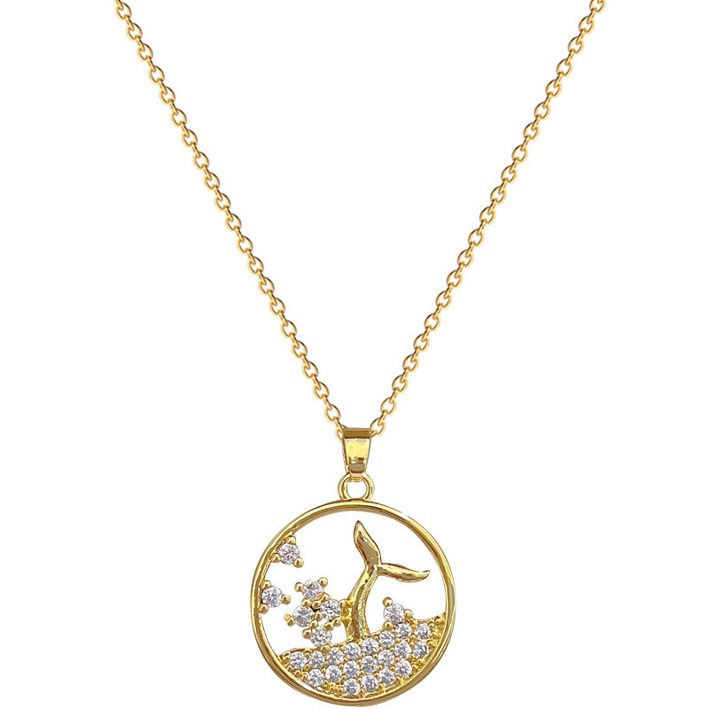Elegante collar con colgante de cola de sirena con salpicaduras de agua para mujer con incrustaciones de diamantes de imitación en cadena de acero de titanio de forma geométrica