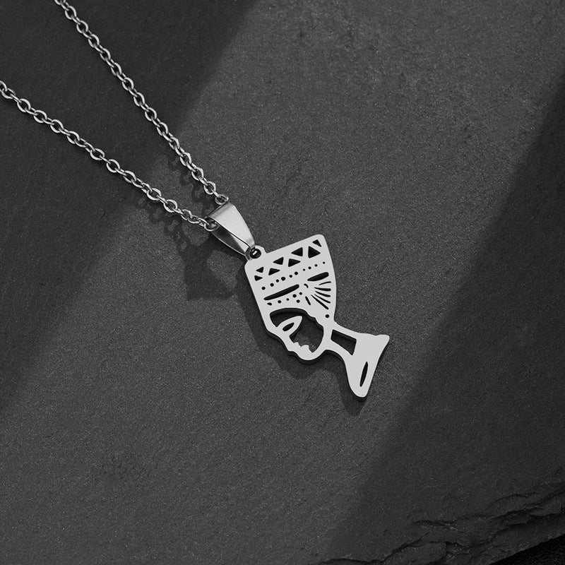Collana con pendente Nefertiti, regina d'Egitto, alla moda, geometrica, in acciaio al titanio placcato, da donna con catena a maglie ovali