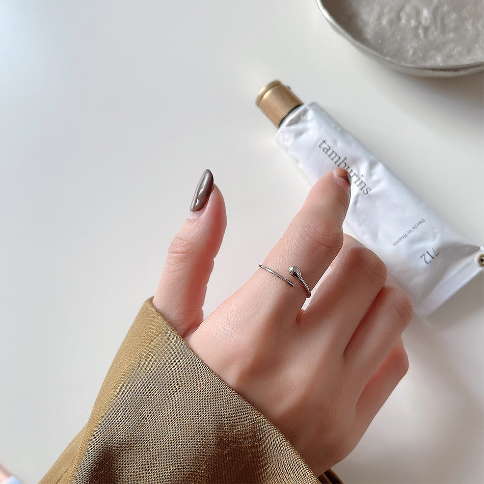 Anello Minimalista a Goccia in Argento Sterling 925 con Design Pulito e Lineare per Donna