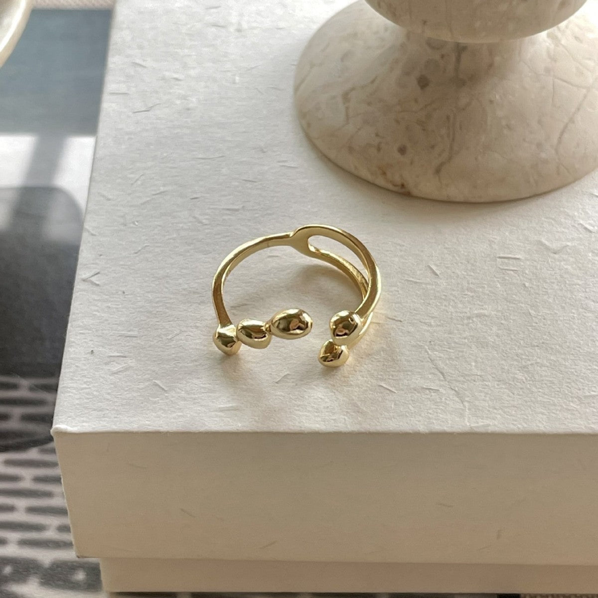 Anello aperto da donna in argento sterling 925 con forma geometrica irregolare minimalista e design a linee pulite