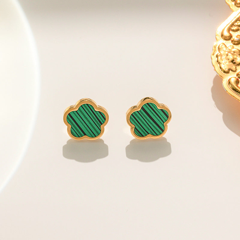 Conjunto de collar con colgante de flor de cinco pétalos geométrico moderno minimalista y pendientes de botón para mujer en acero de titanio con acabado galvanizado