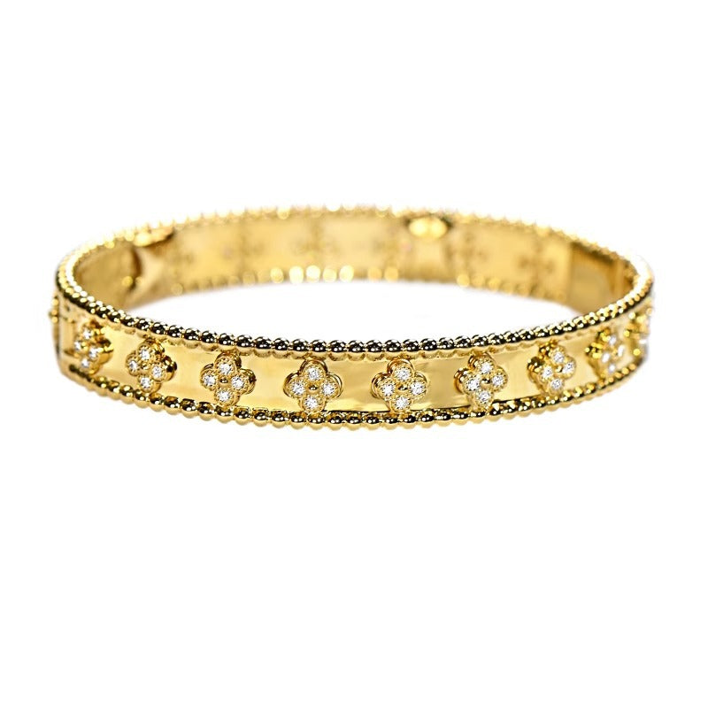 Bracciale Originale in Acciaio al Titanio Massiccio con Trifoglio Geometrico Ovale Portafortuna e Finitura Galvanica