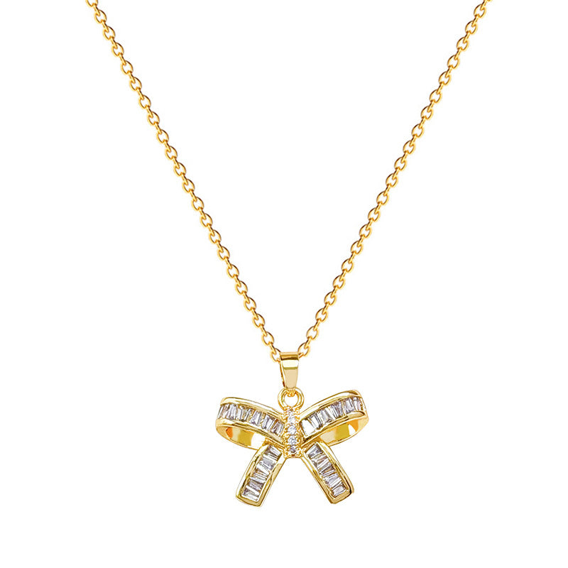 Collana da donna in acciaio al titanio a forma di farfalla in stile cartone animato con intarsi di strass, delicata catena clavicola