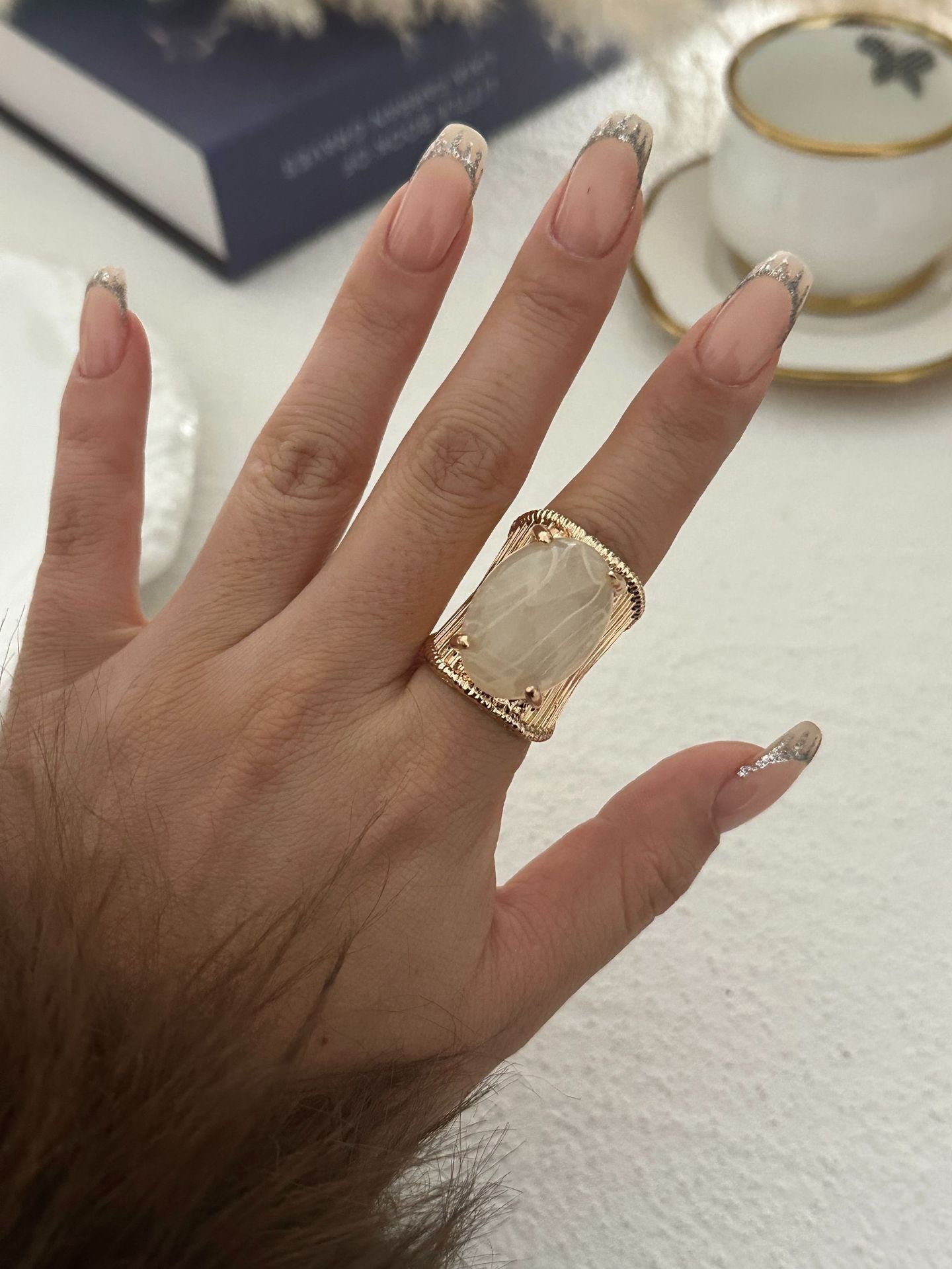 Anello da donna vintage hip-hop geometrico ovale placcato in lega con intarsio in resina