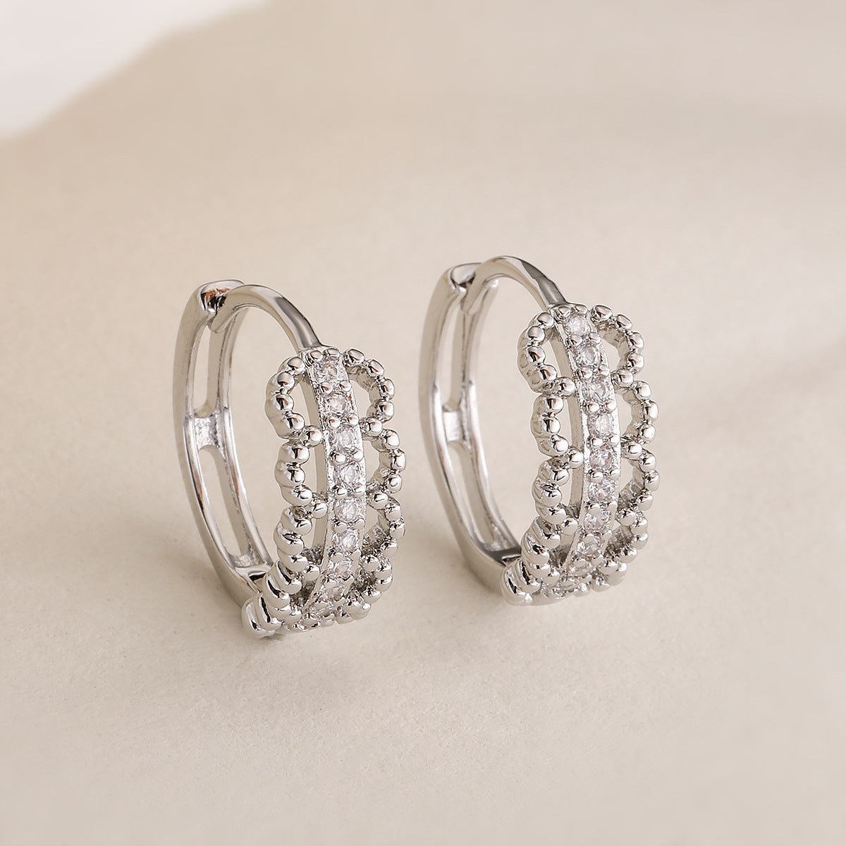 Orecchini a cerchio geometrici minimalisti in rame placcato oro 18 carati con zirconi, da donna