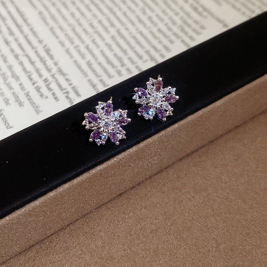Eleganti Orecchini a Lobo Floreali con Zirconia in Rame con Perni in Acciaio per Donna