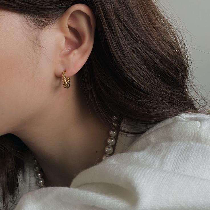 Minimalist Spiral Text Ear Studs for Women in 925 Sterling Silver with Plated Finish