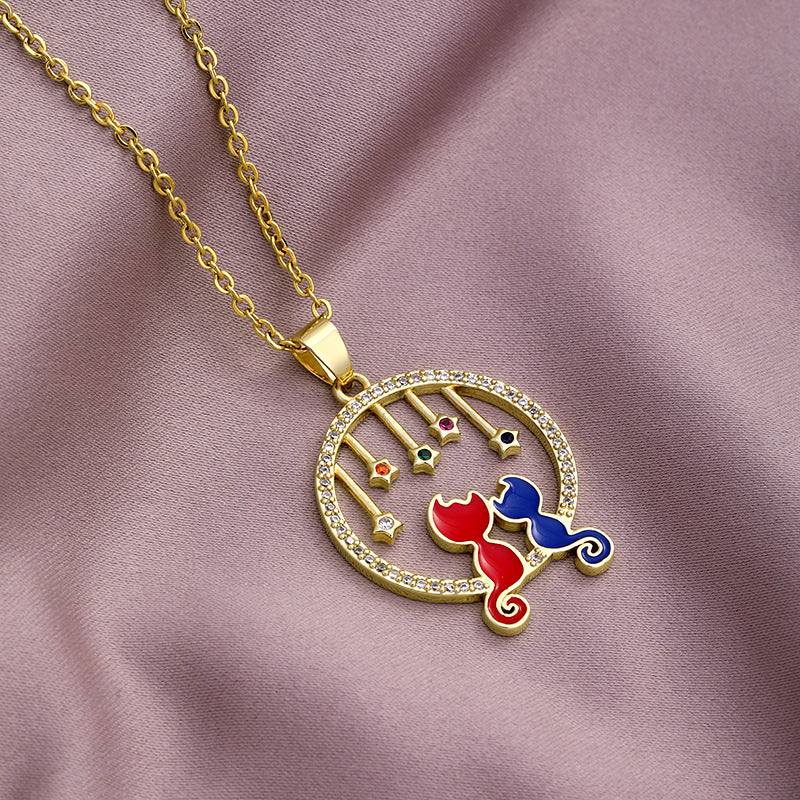 Collana con ciondolo a forma di gatto minimalista in rame placcato oro con intarsi di strass su catena a O per donne e coppie