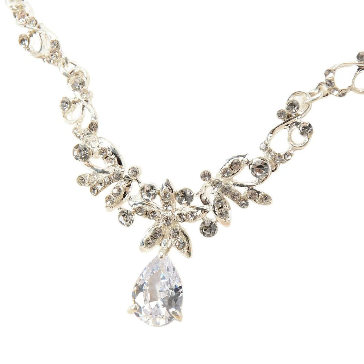 Set di collana e orecchini da donna con strass a forma di cuore floreale dolce ed elegante e zirconi cubici, per feste di matrimonio