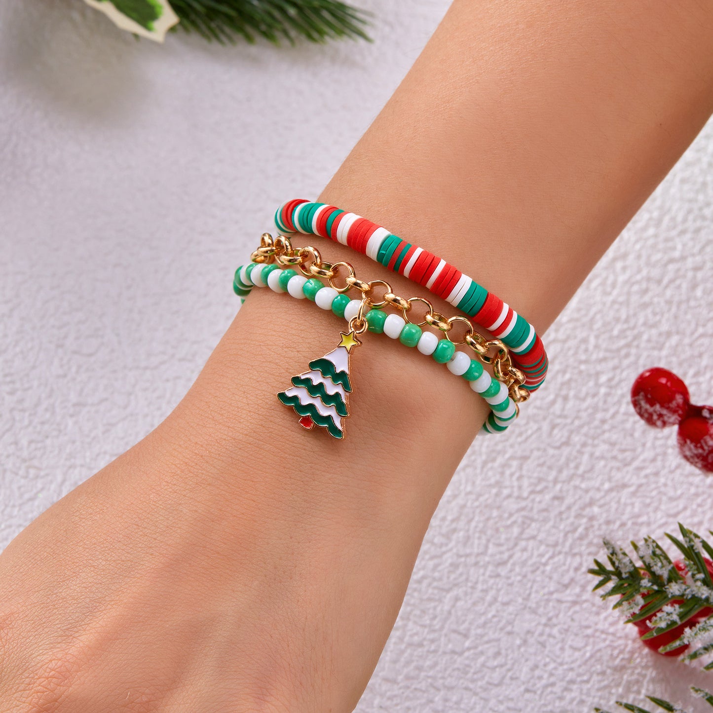Set di braccialetti natalizi fatti a mano in argilla polimerica con ciondoli a forma di fiocco di neve, albero e Babbo Natale per coppie