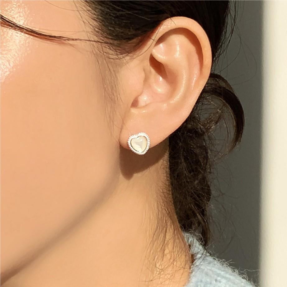 Orecchini a perno minimalisti a forma di cuore in argento sterling 925 placcato oro da donna