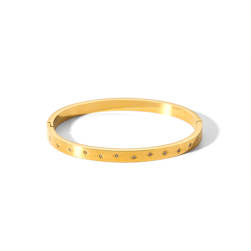Bracciale Stile INS Geometrico in Acciaio Inossidabile Placcato Oro 18K con Dettagli in Zirconia Tonda Bianca