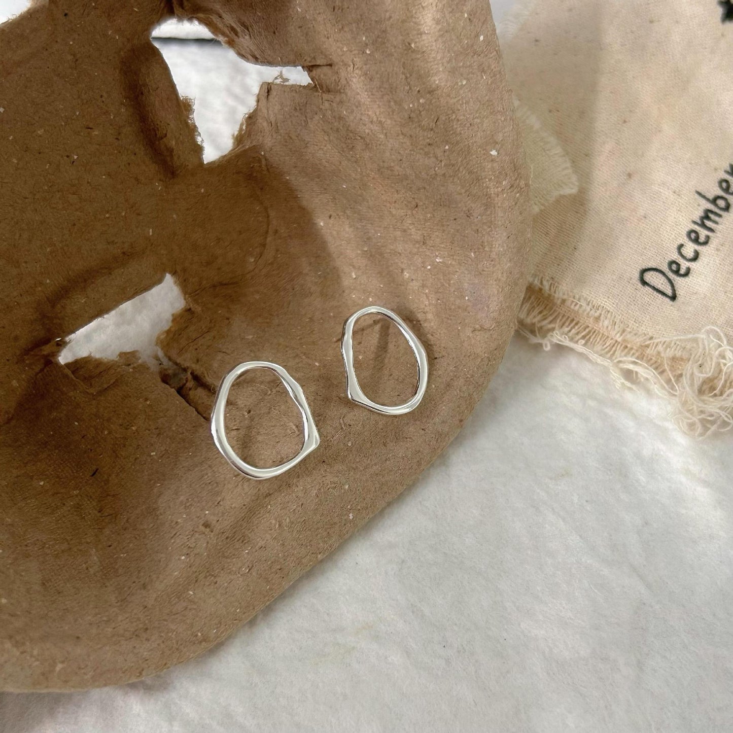 Natural Style Irregular Hollow-Out Drip-Shaped 925 Sterling Silver Stud Earrings with Pearl Inlay