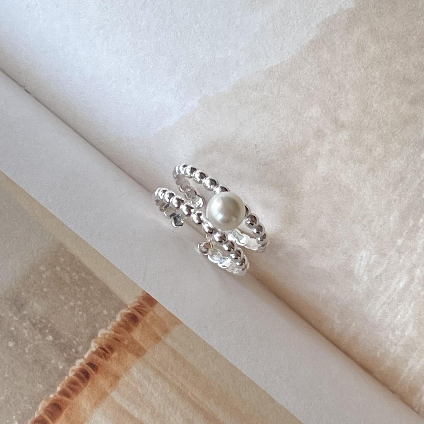 Anillo de perlas minimalista de plata de ley 925 con diseño elegante para mujer